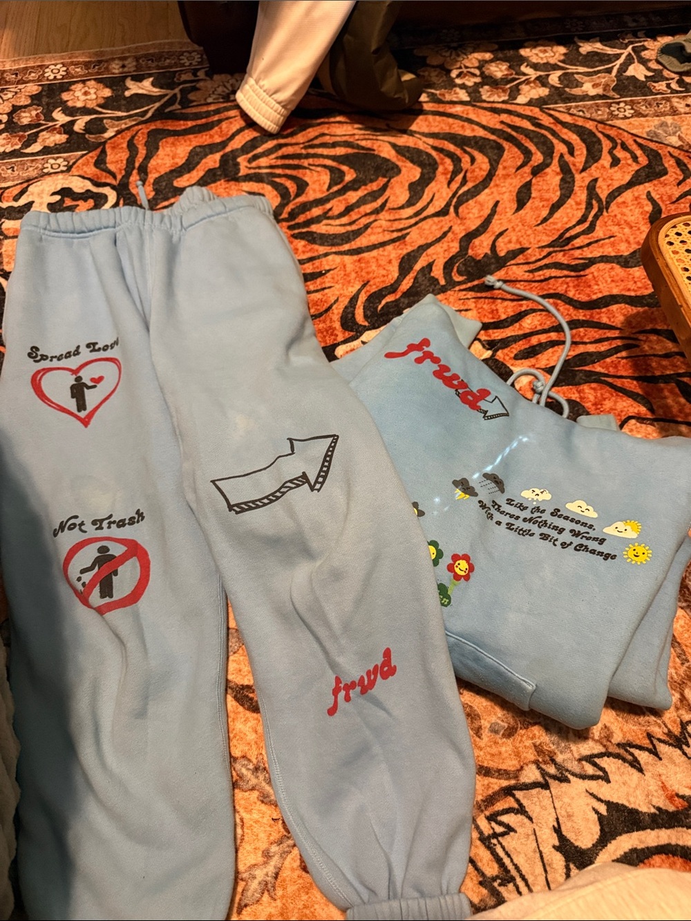 Light Blue Graphic Sweatpants & Hoodie Set - Unbranded